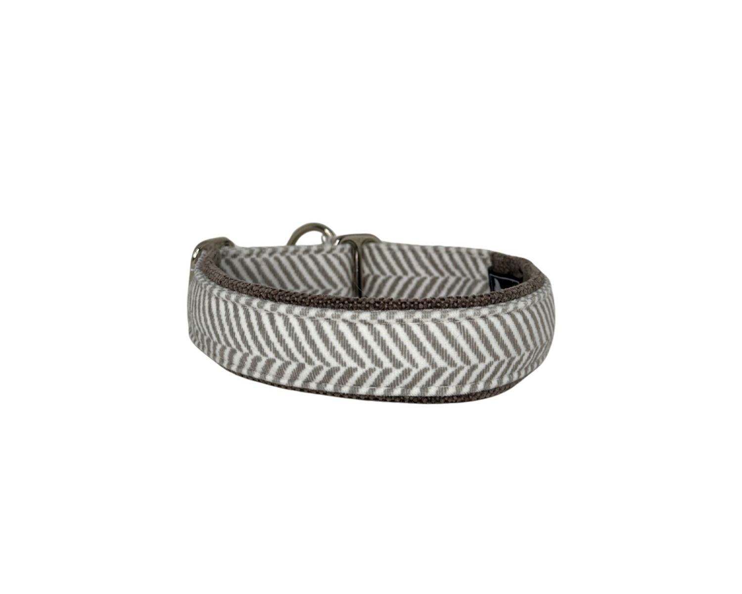 Dog collar with a striped pattern on a white background